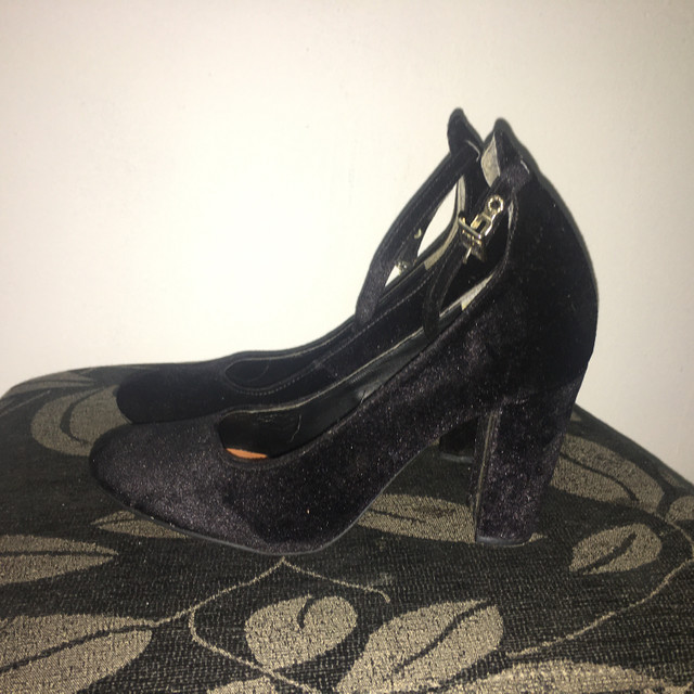 sapato de veludo preto