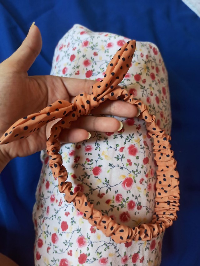 Tiara de bolinhas 