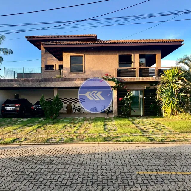 Belíssima mansão toda projetada no Eusébio com 6 quartos