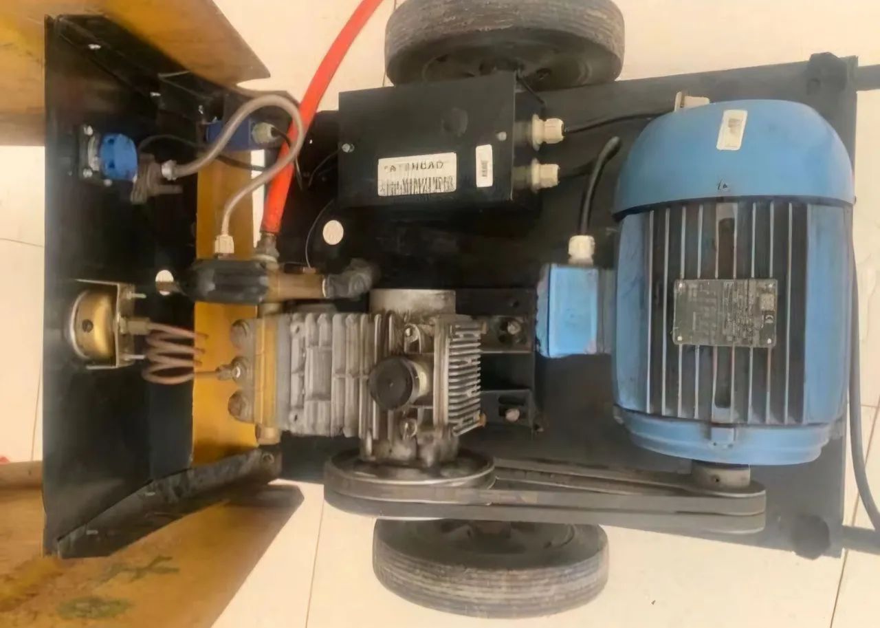 Lavadora de Alta Pressão Karcher - Foto 3