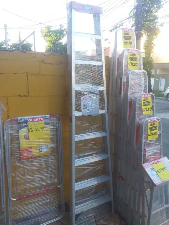 Escada de Alumínio Tesoura Prática  8 degraus