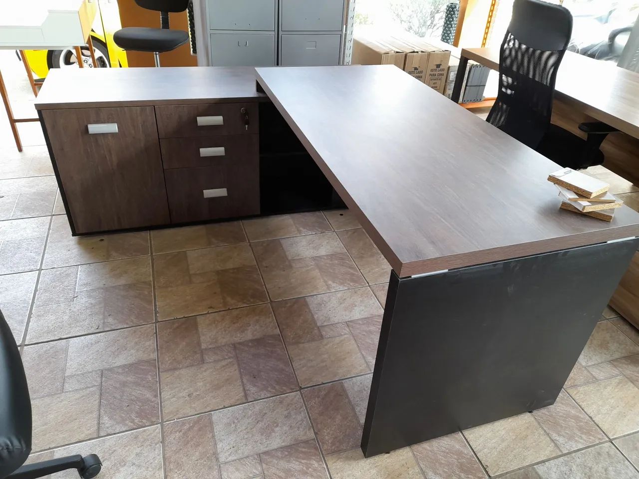 Mesa de canto  escritório diretor - Nova