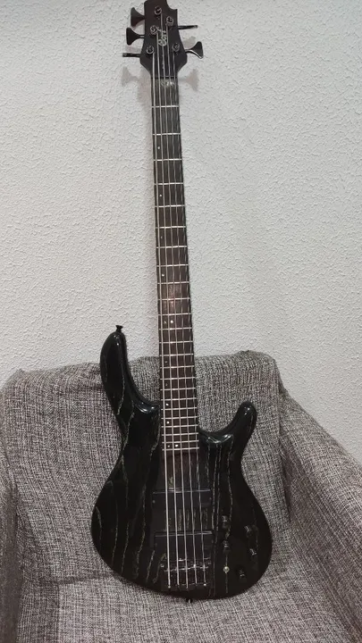 Baixo ativo Cort B5 R$ 3.000