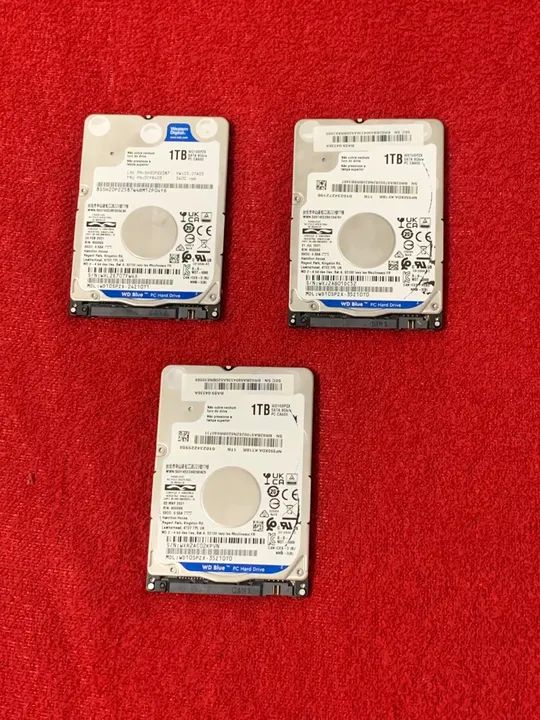 HDS DE 1TB EM PERFEITO ESTADO ( VALOR NEGOCIÁVEL )