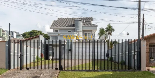 Sobrado à venda no bairro Guabirotuba - Curitiba/PR