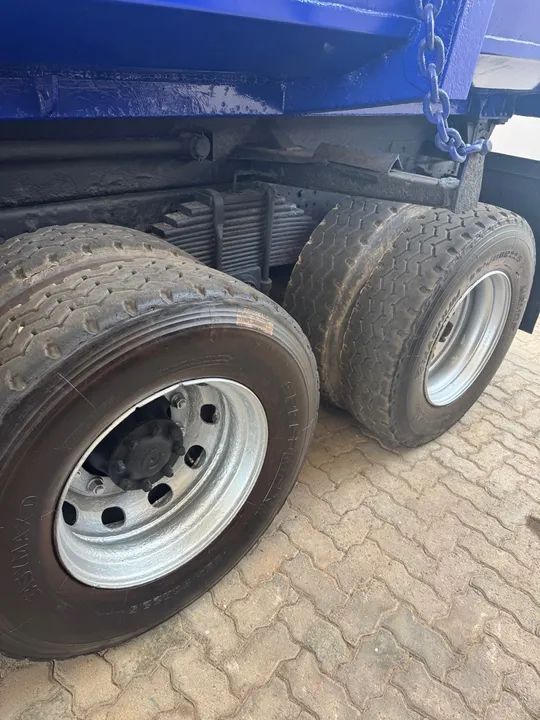 Volkswagen 31-320 6x4 2012 basculante  - Foto 8