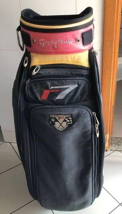 Bolsa de Golf e 10 Tacos de Golf - Taylor Made mais 7 tacos de golf de outras marcas