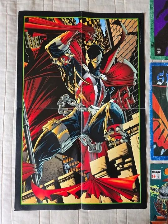 Lote Mangás e poster Spawn - Foto 2