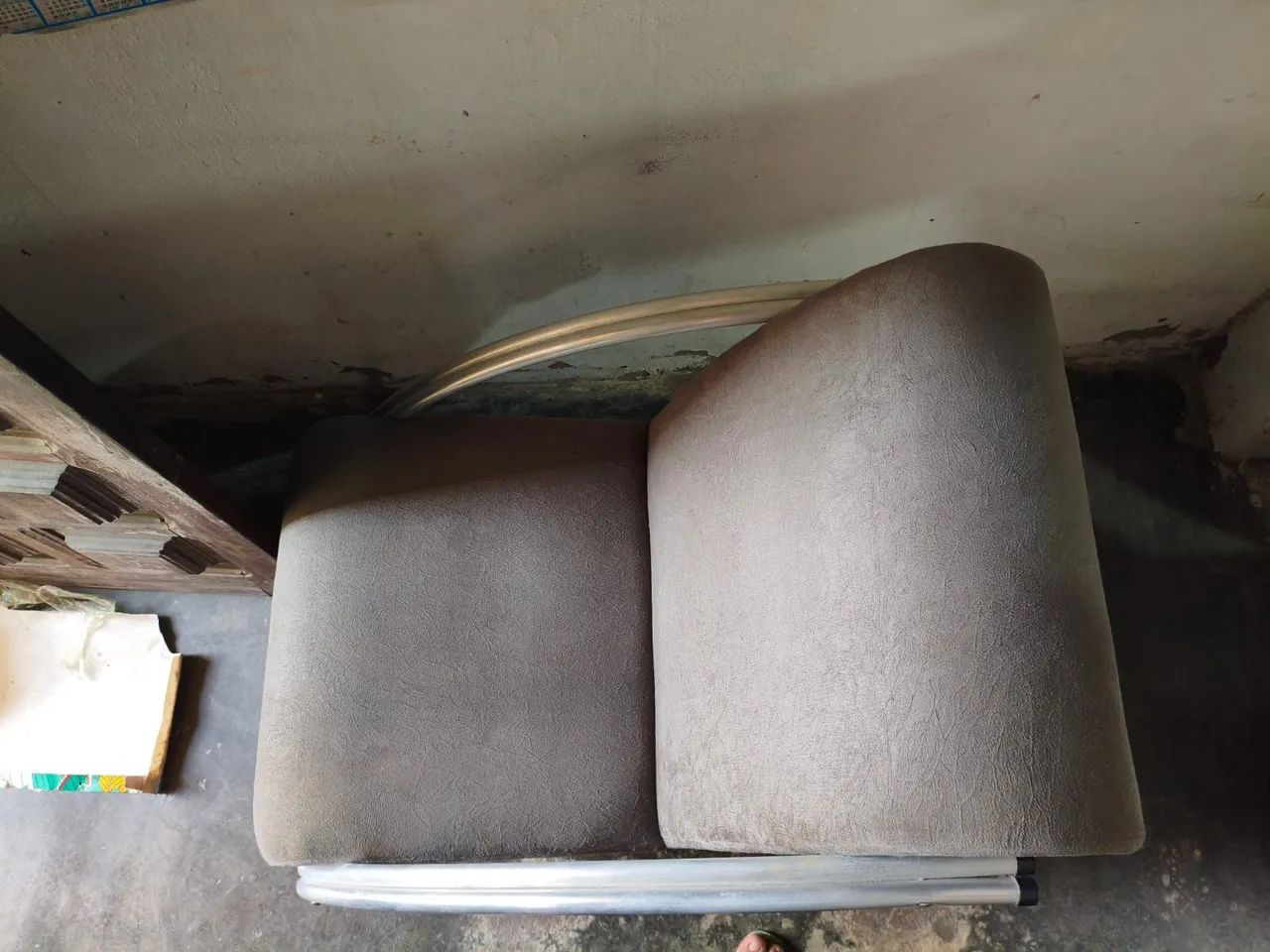 Modern and Comfortable Armchair64169234253185121