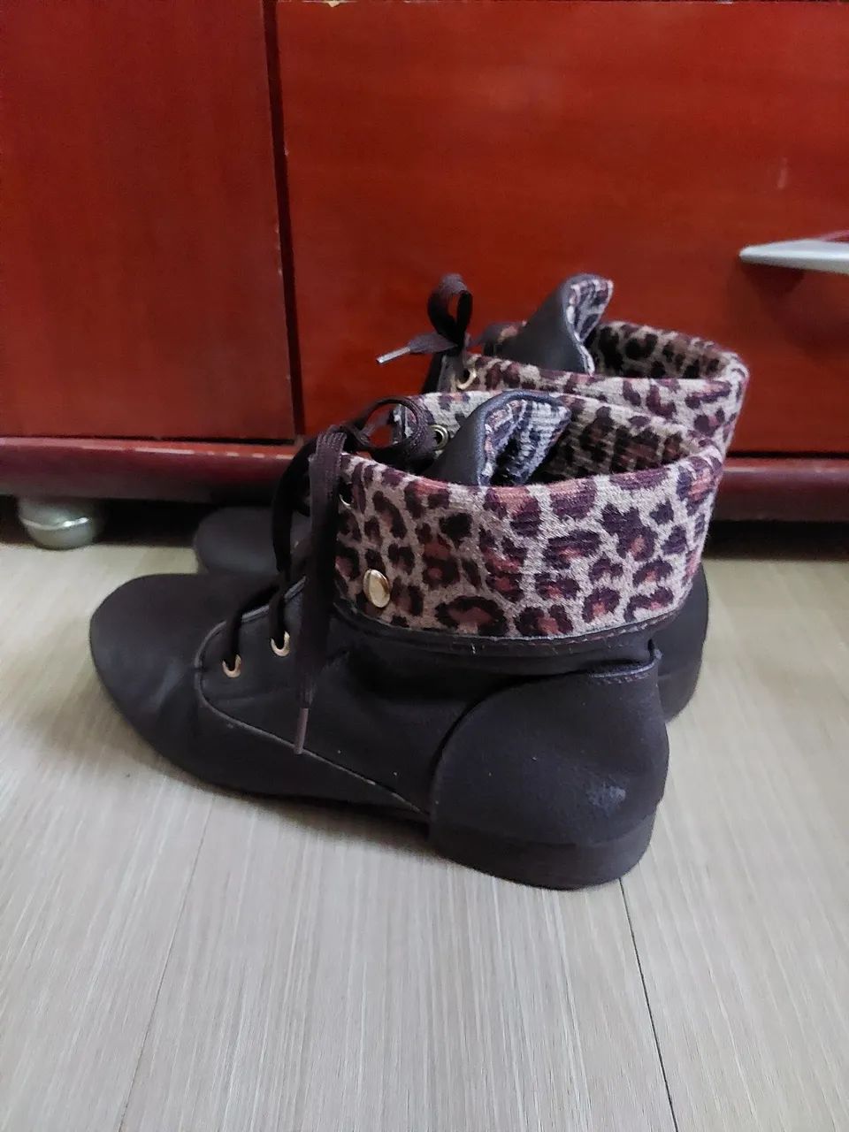 Bota feminina marrom - Foto 2