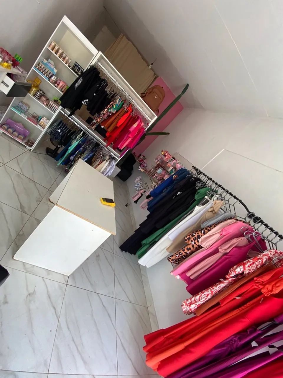 Loja de roupas e maquiagem - Foto 4