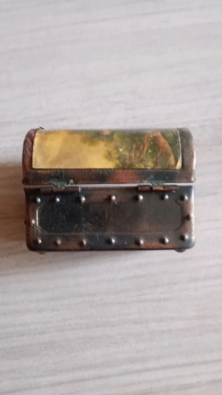 Mini baú porta Baton antigo 