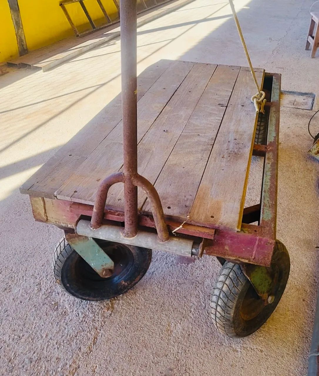 Vendo ESTANTES, PALETEIRA, CARRINHO DE CARGA e TAMBOR de 200l - Foto 4