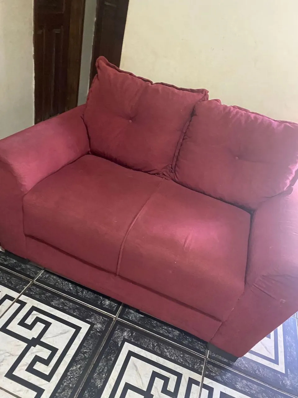 Sofá 2 lugares vinho em ótimo estado