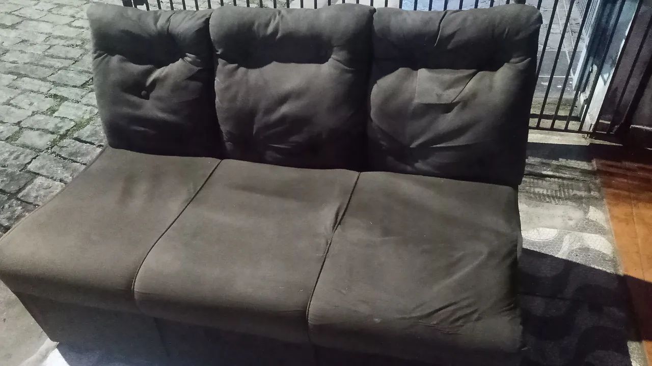 Comfortable three-seat sofa64529926927363120