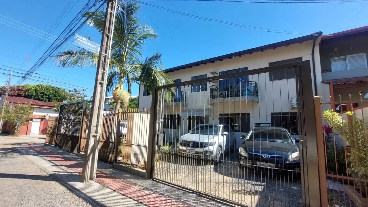 Imóvel para aluguel possui 68 metros quadrados com 2 quartos em Rio Tavares - Florianópoli