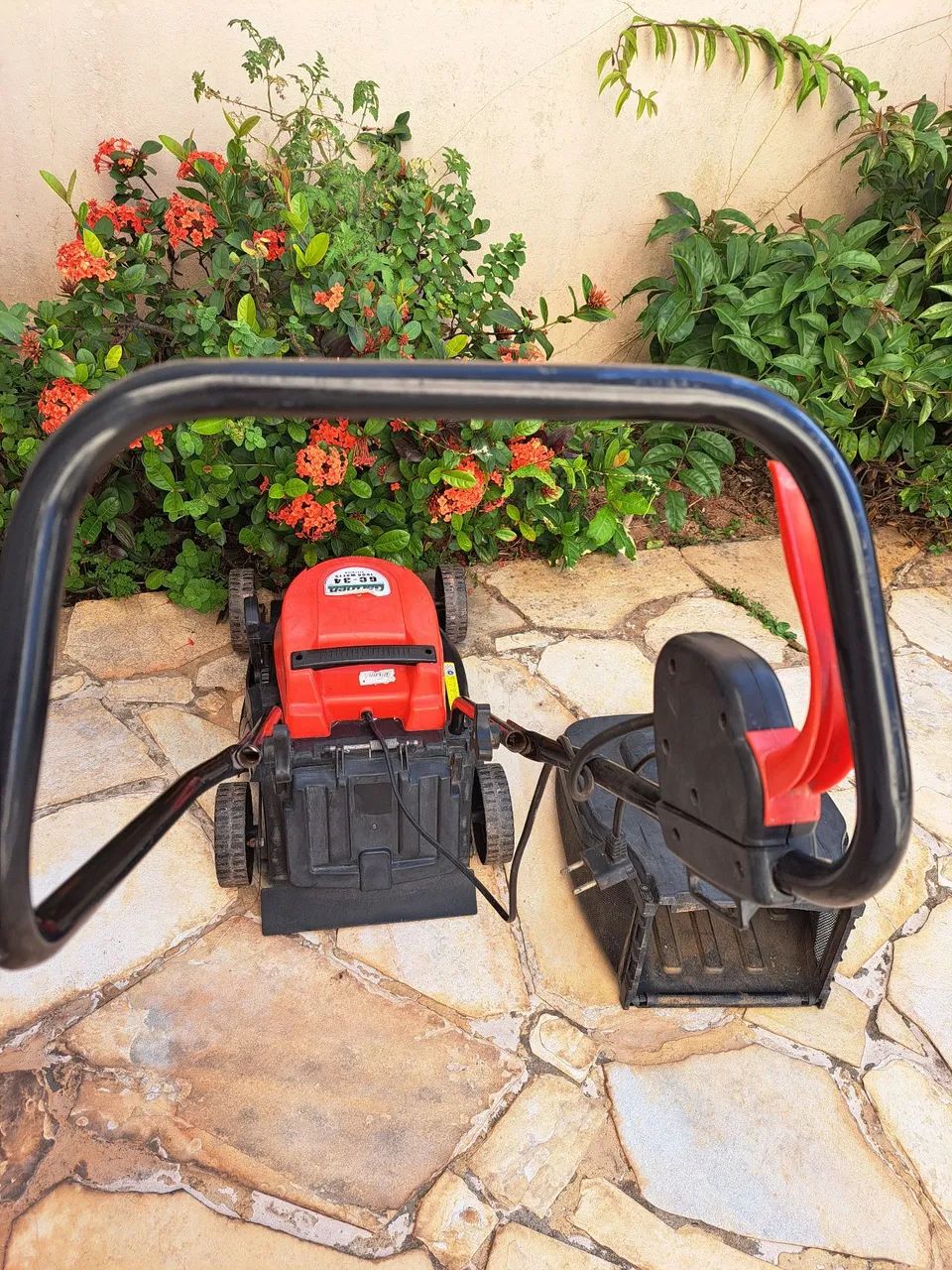 Roçadeira Elétrica Garthen GC-34 1800W - Foto 2