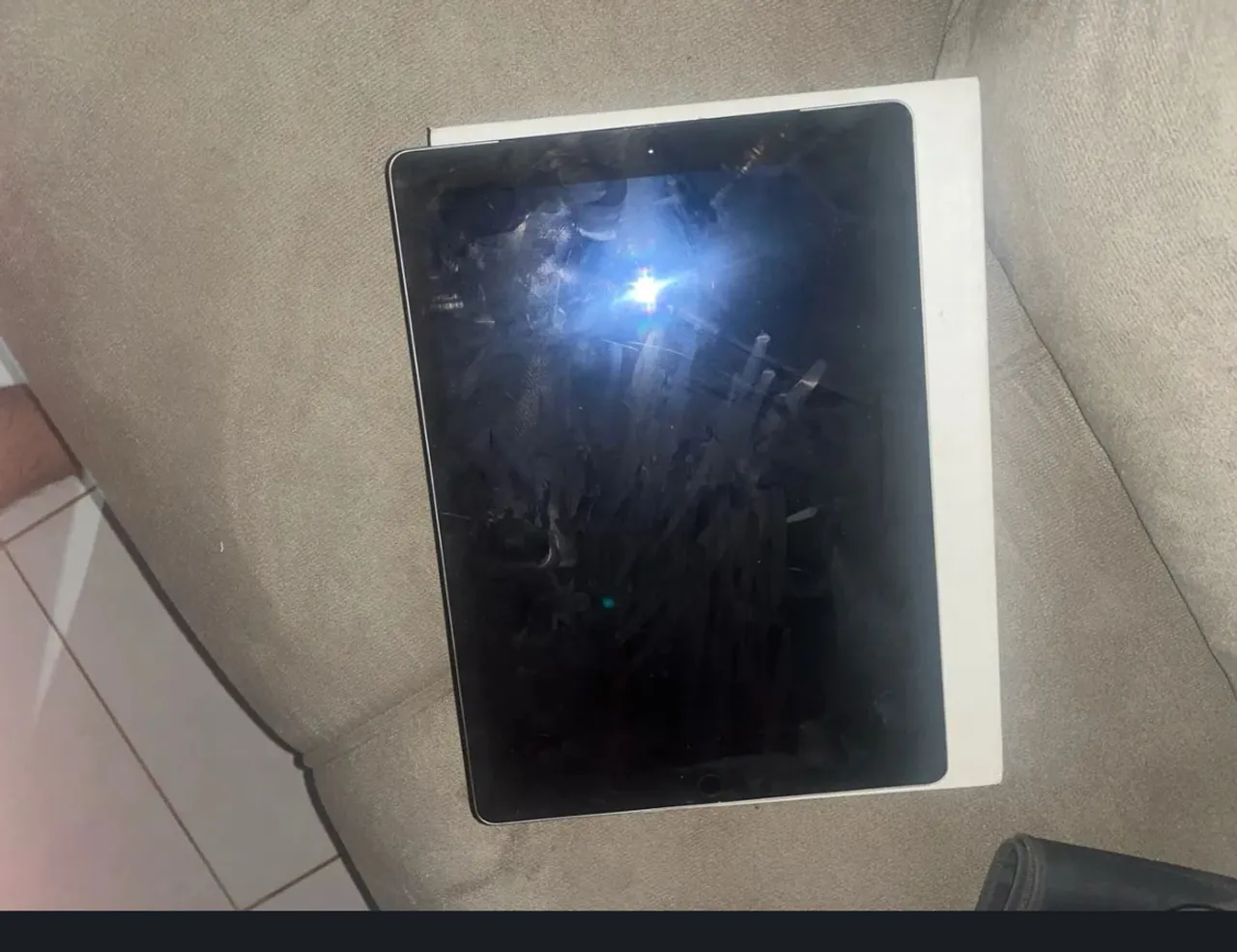 iPad pro 12.9 1geraçap 256gb Wi-Fi com carregador
