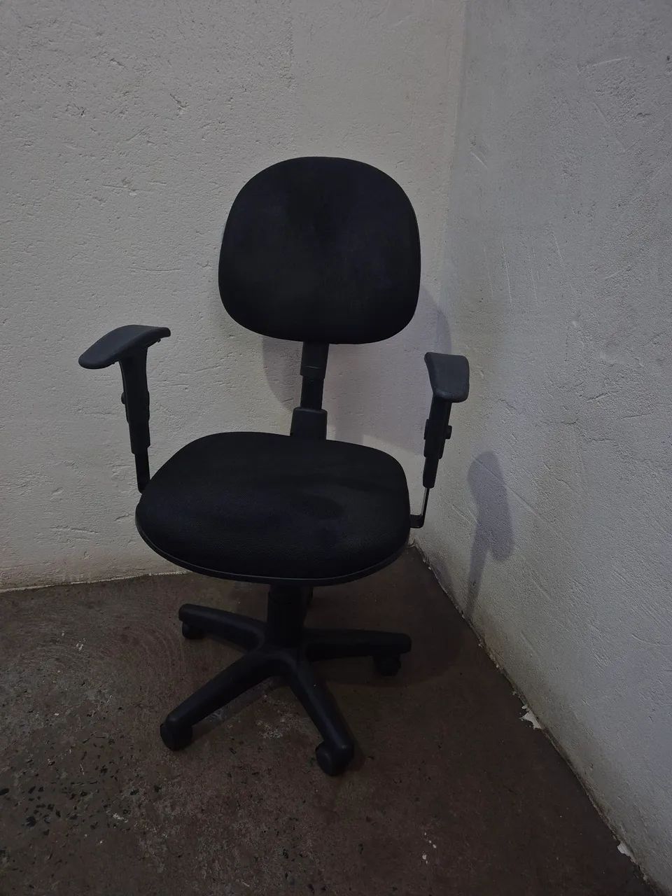 Swivel Office Chair with Casters