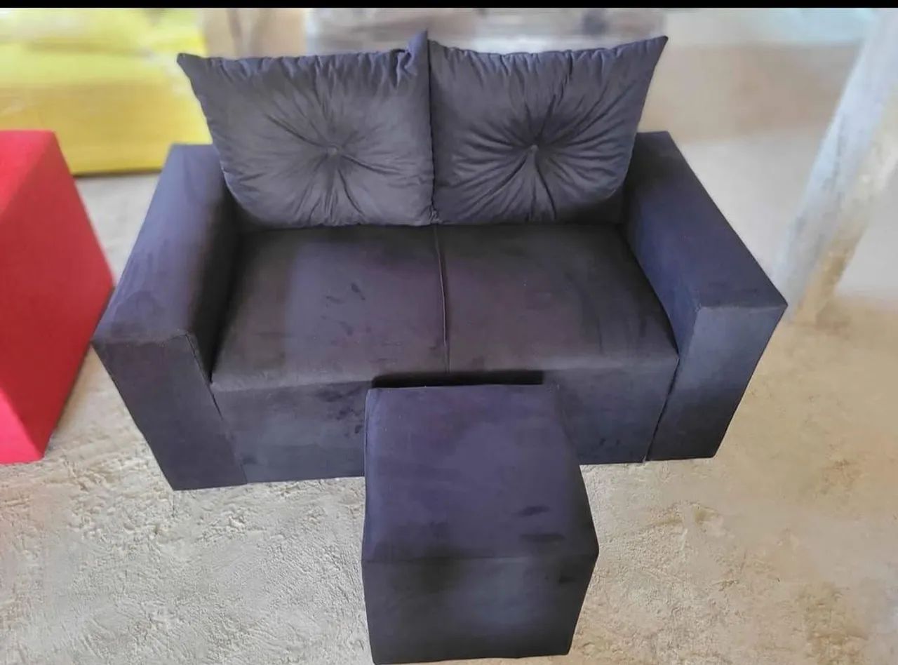 Sofá 2 lugares com puff