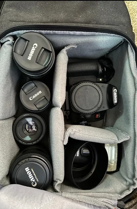 Câmera T8i com kit de lente e suporte