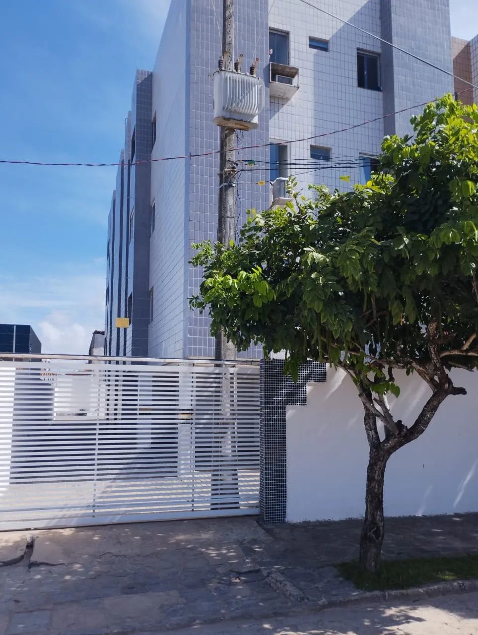 Apartamento a Venda Praia do Poço, 48m² 2 Quartos, 1 WC social, Varanda, 3º Andar.
