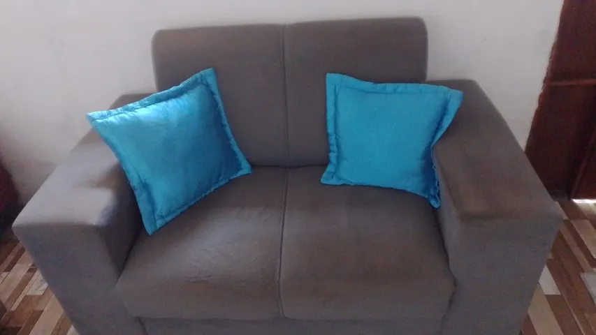 sofa 2 e 3 lugares na cor cinza