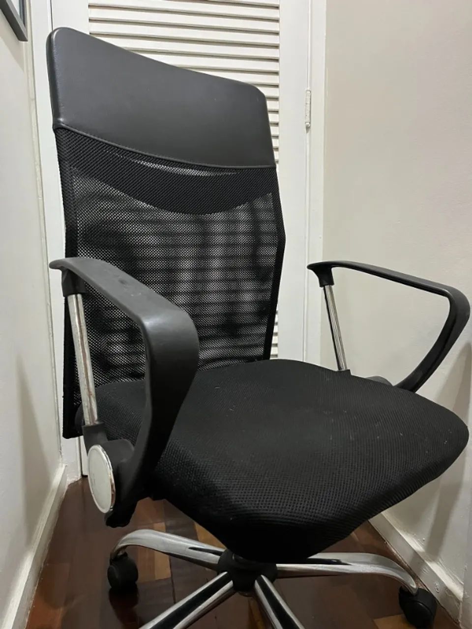 Cadeira de Escritório Presidente Giratória com Braços