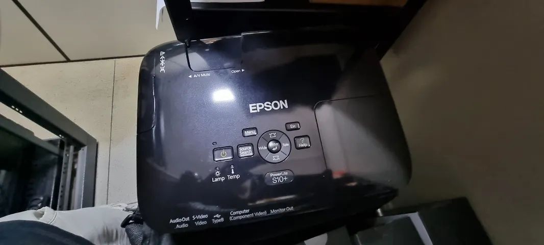Projetor Epson PowerLite S10 SVGA (lâmpada ruim)