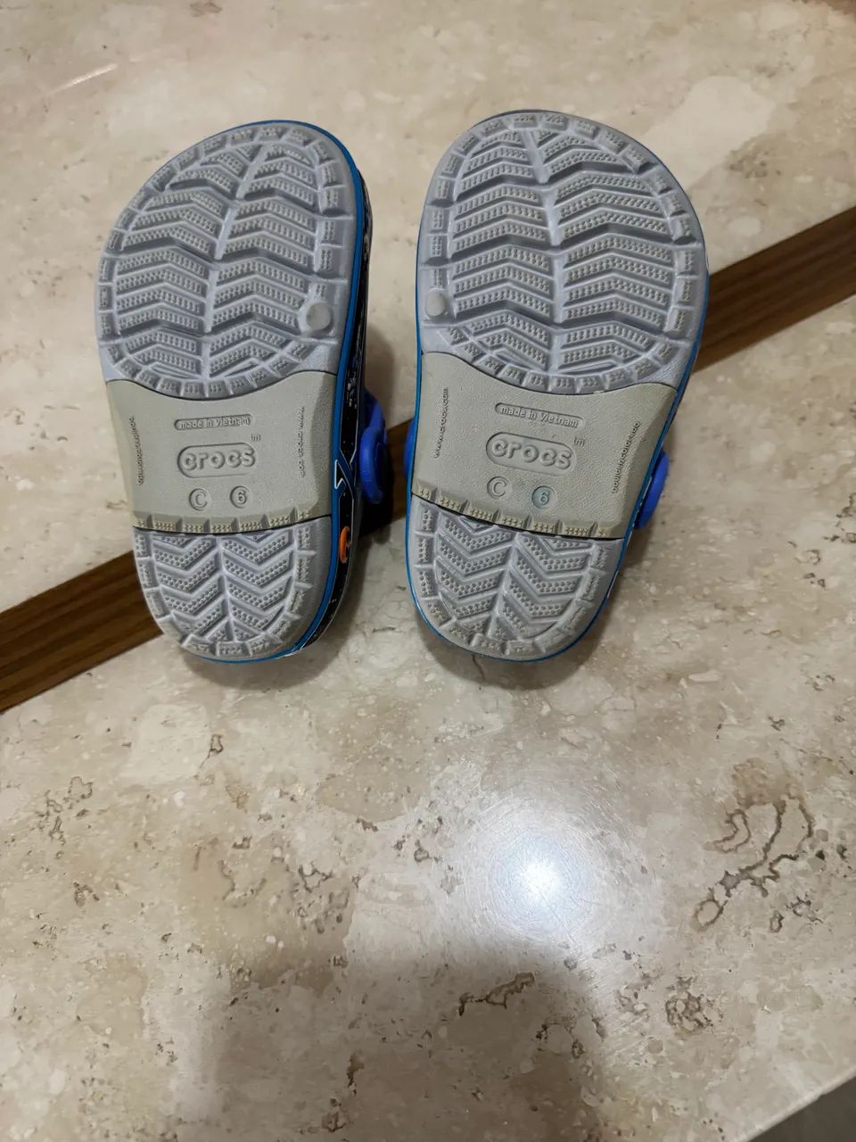 Crocs infantil tamanho 24 - Foto 4