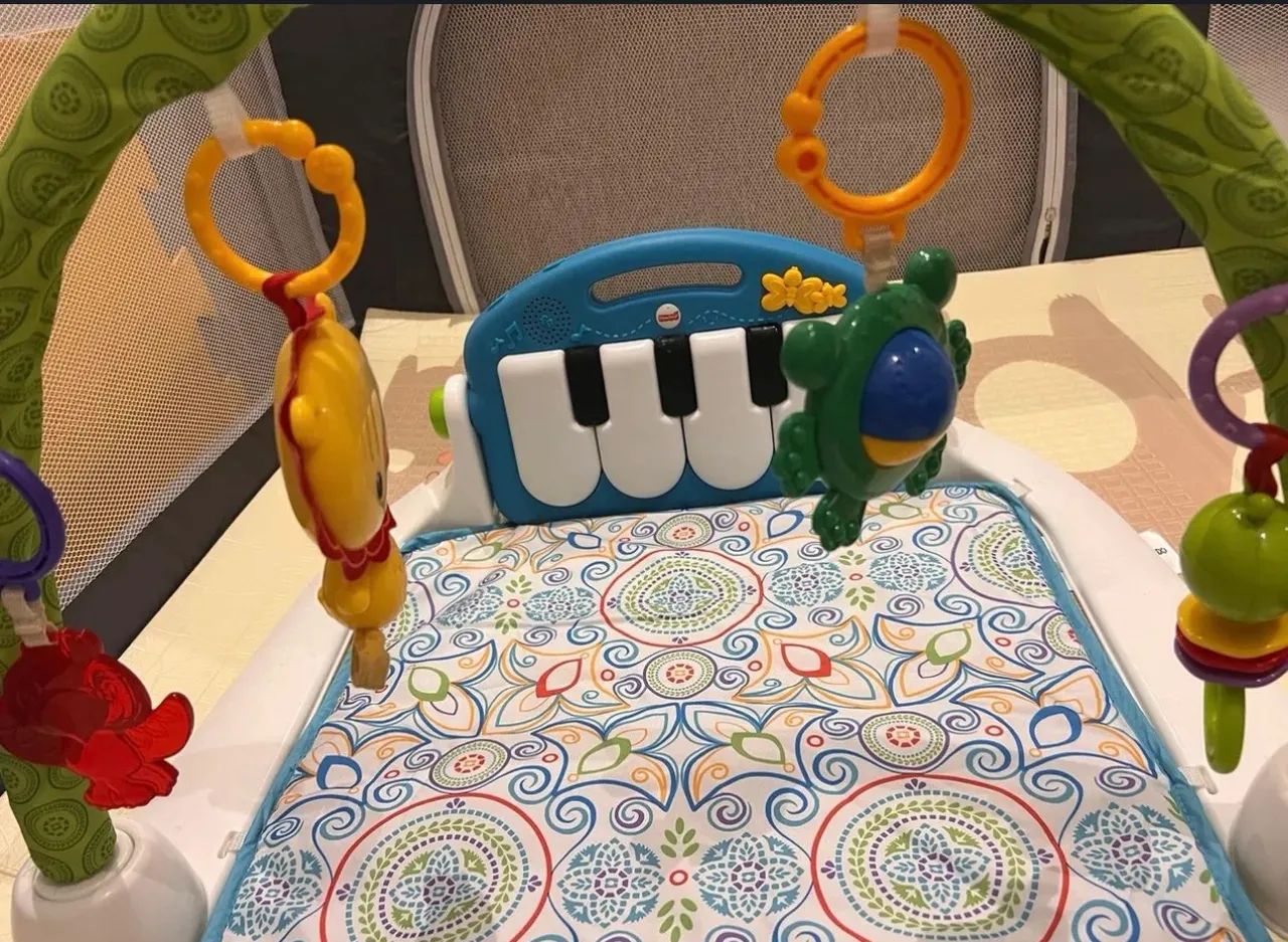 Ginásio de atividades Fisher price 