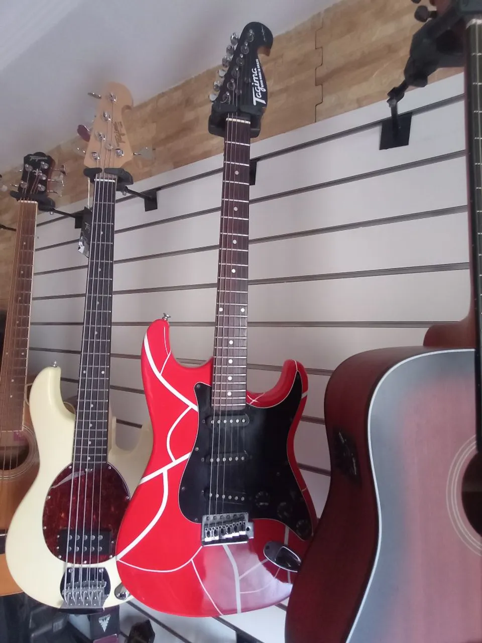 Guitarra Tagima Vermelha com Design Exclusivo(Adaptada)