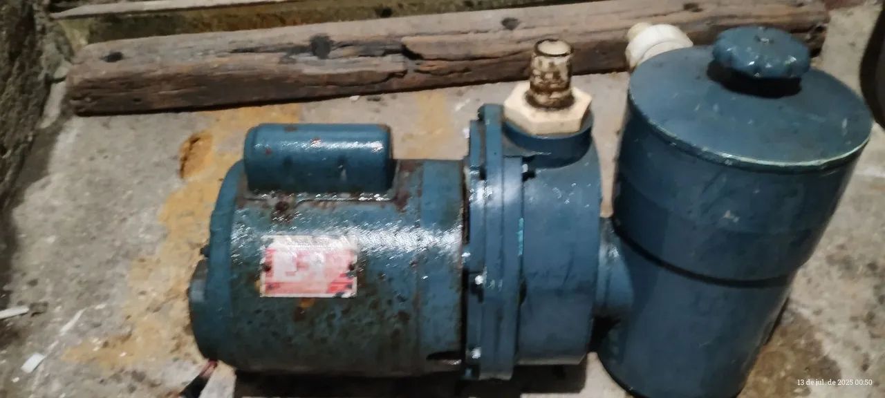 Bomba d'água funcionando 64962671268481120