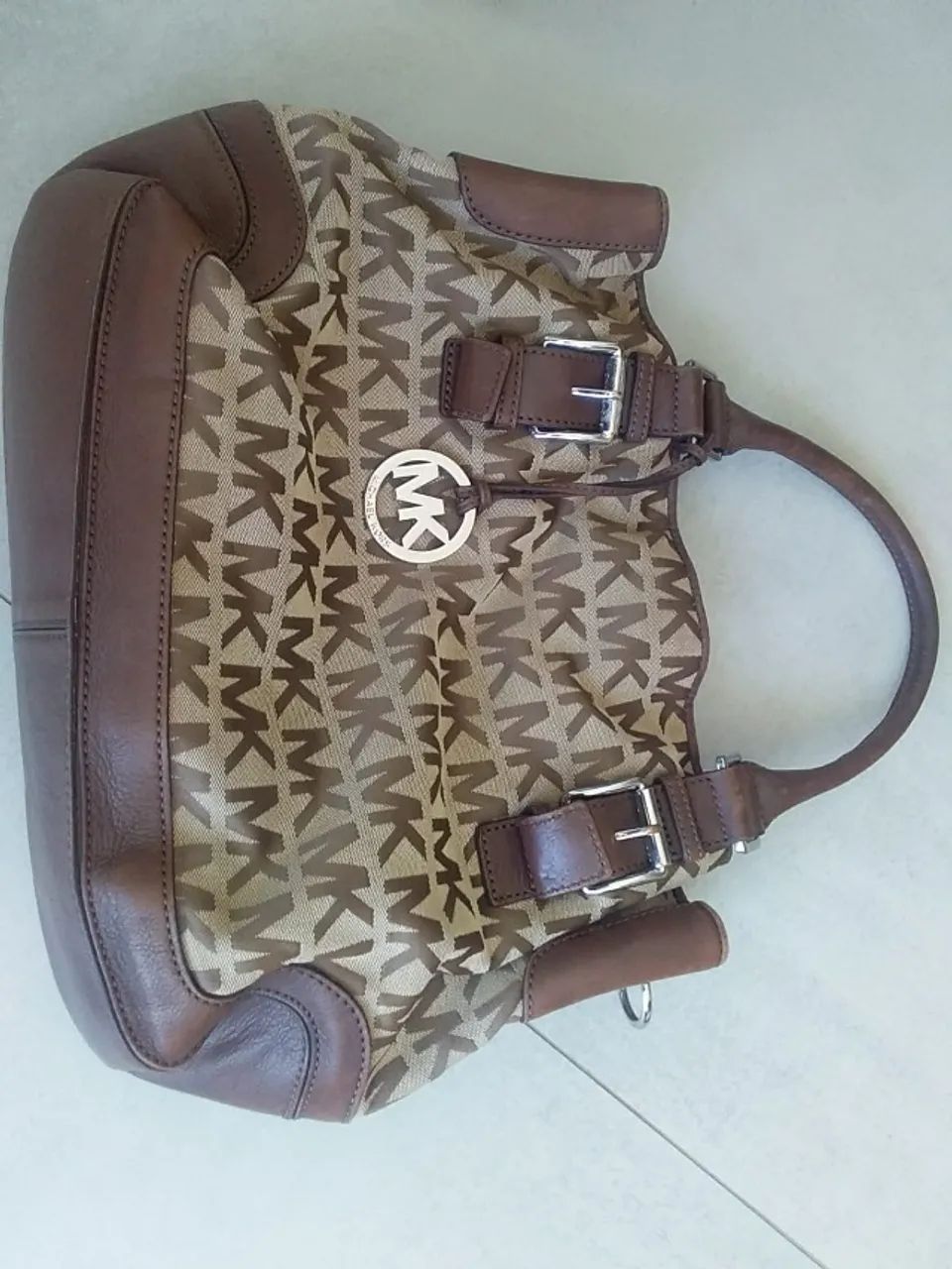 Bolsa original Michael Kors importada de Miami estampa monograma detalhes em couro marrom