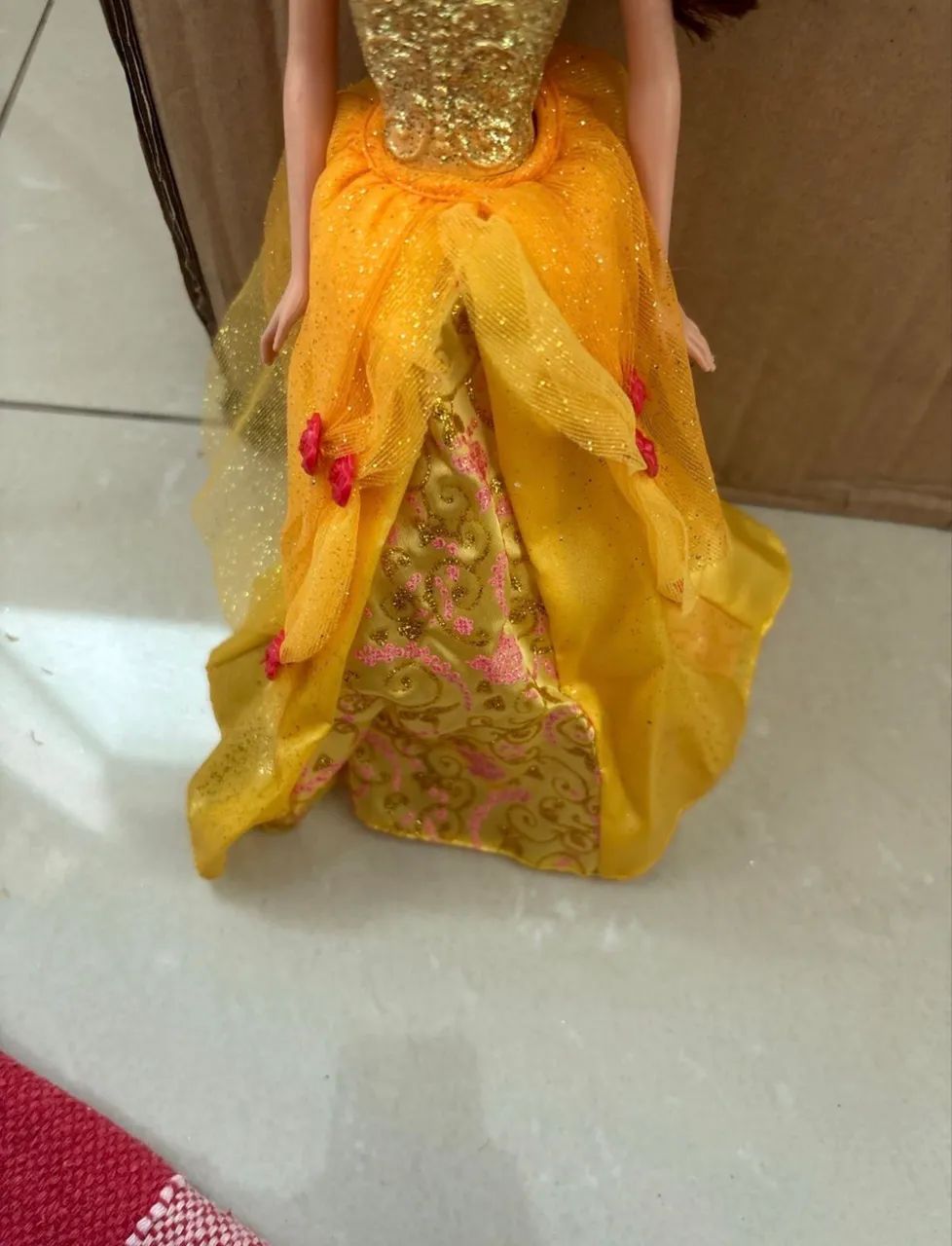 boneca Bela com dois vestidos - Foto 4