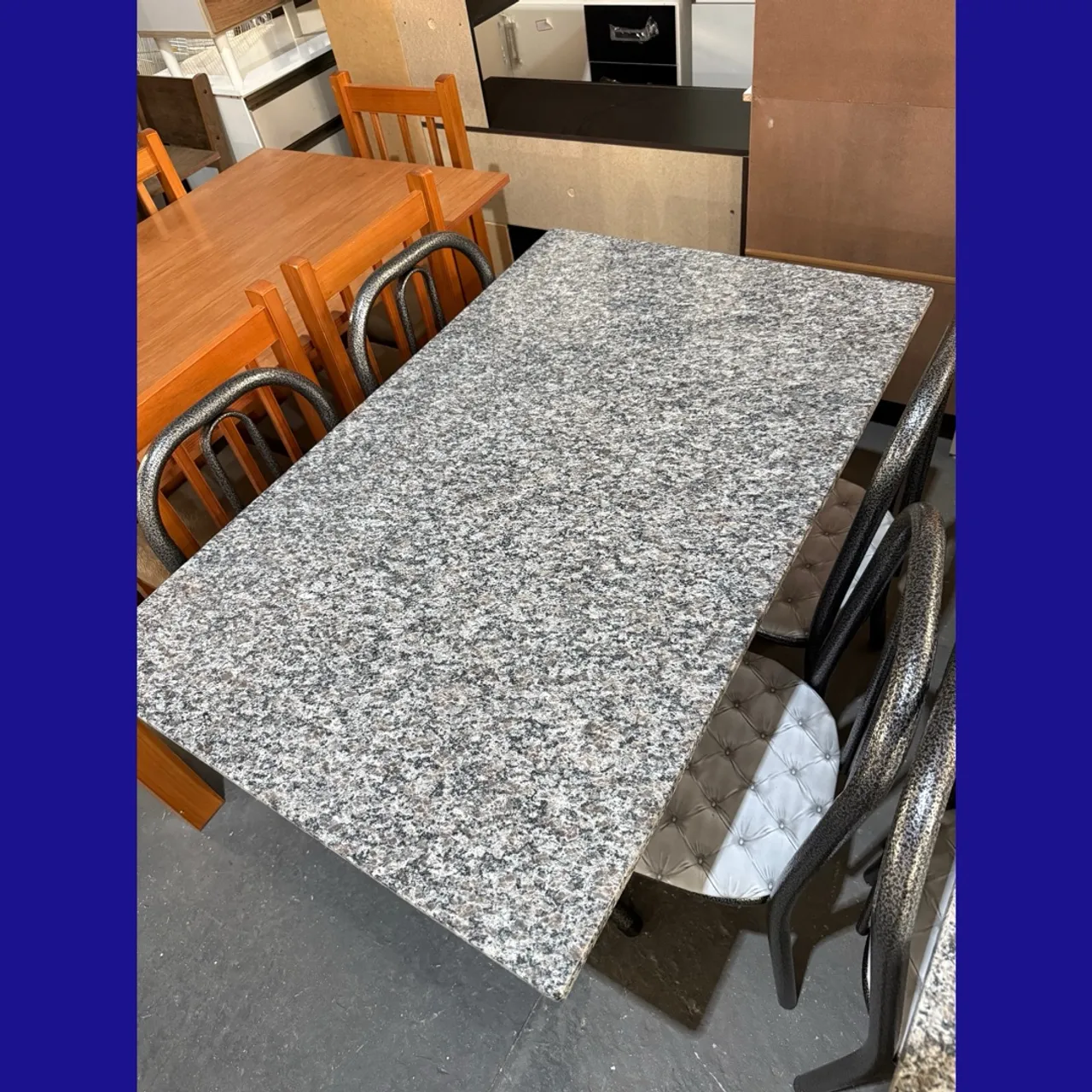 Mesa com 4 cadeiras granito - entrego hoje 