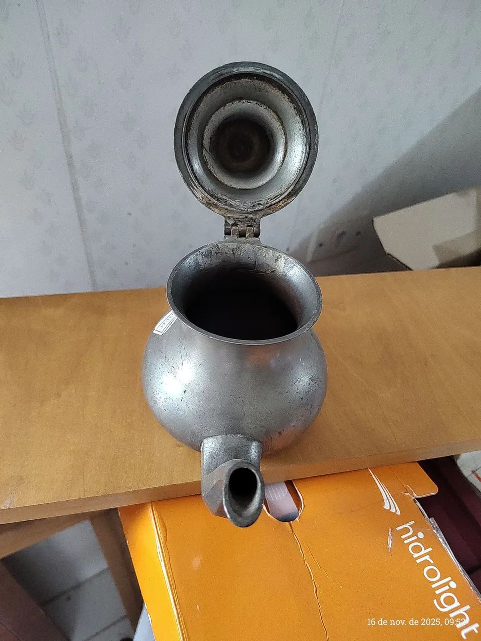 Bule antigo de estanho - Foto 4