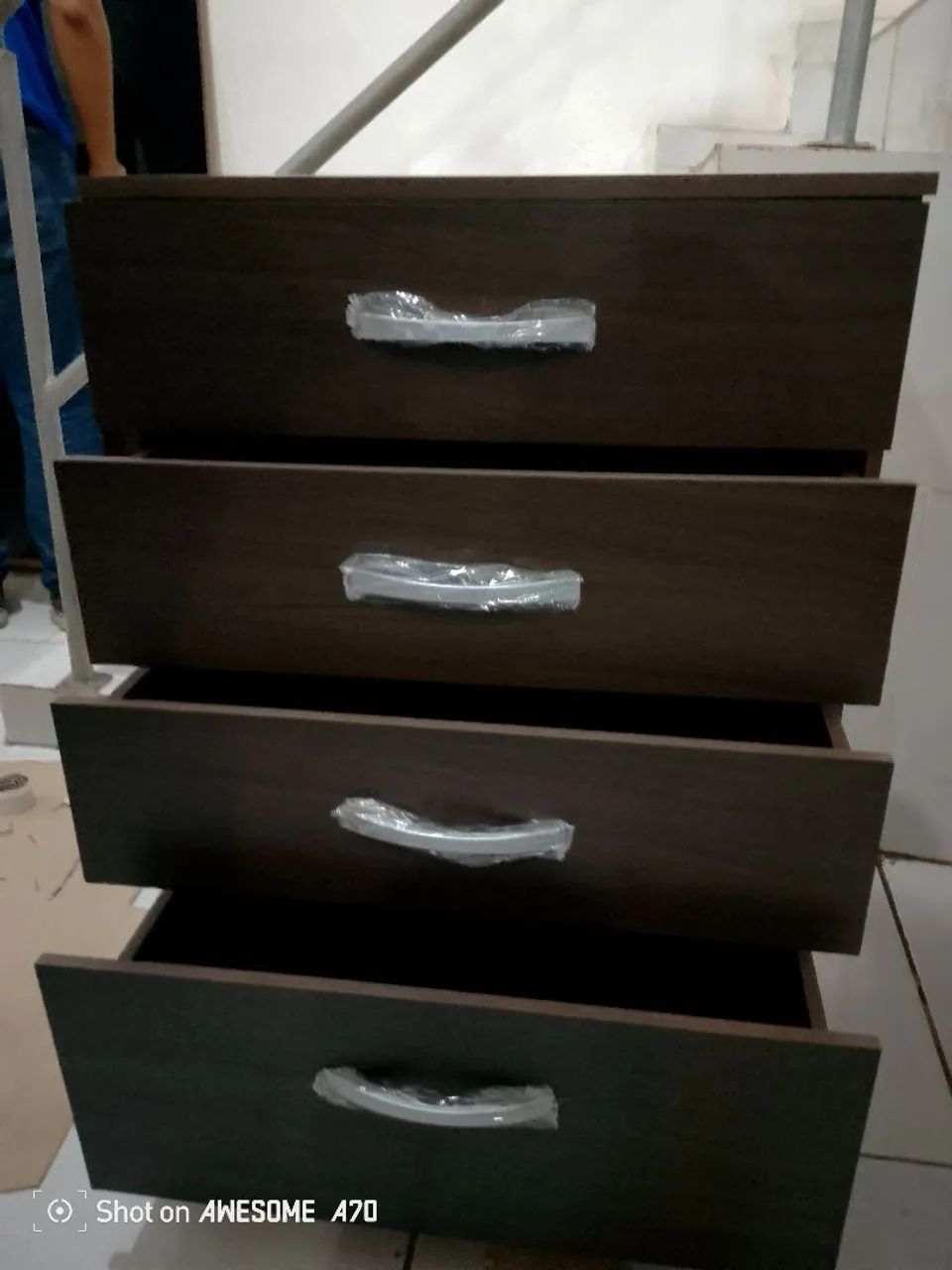 Cômoda 4 Gavetas - Design Moderno entrega e montagem grátis  - Foto 2