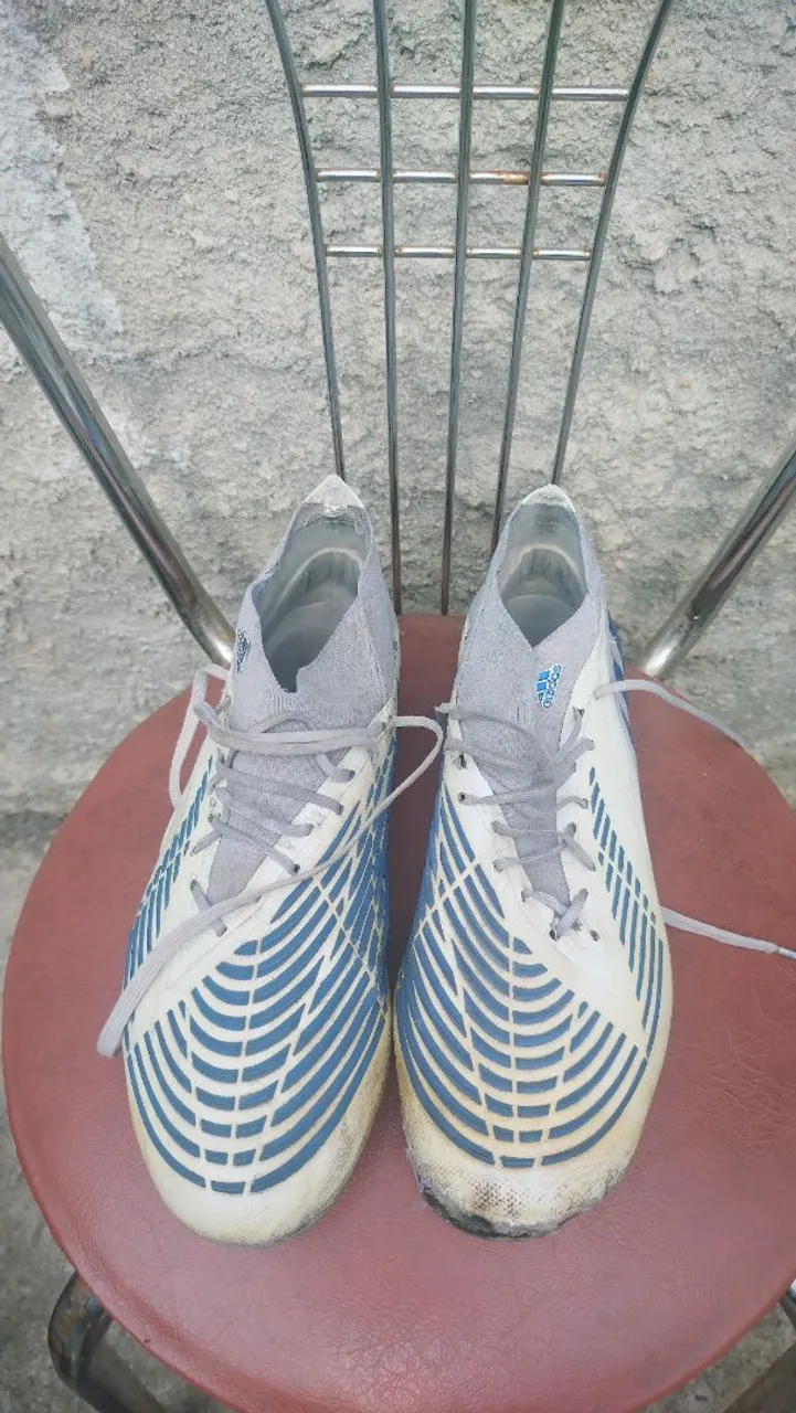 Chuteira Adidas Predator profissional