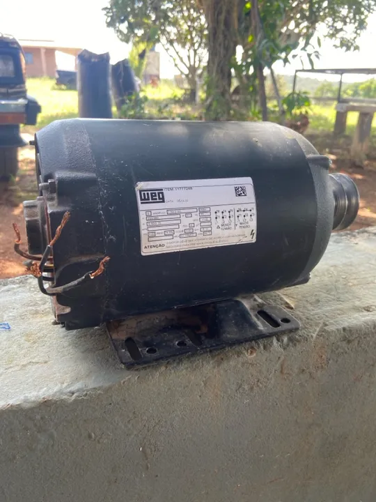 Motor Elétrico WEG 1,5/ 2 CV trifásico