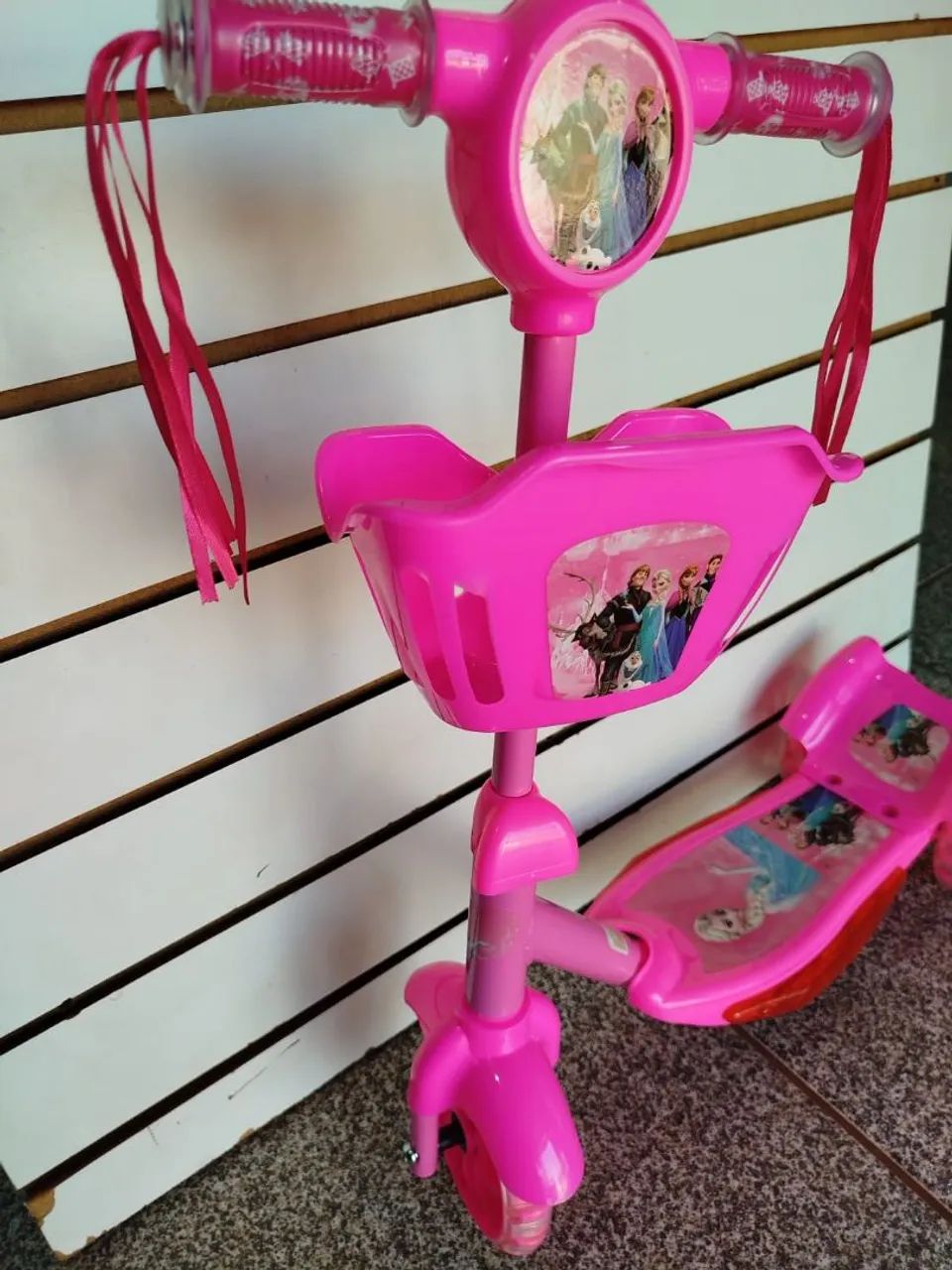 PATINETE MUSICAL FROZEN COM AS PILHAS INCUSAS  - Foto 6