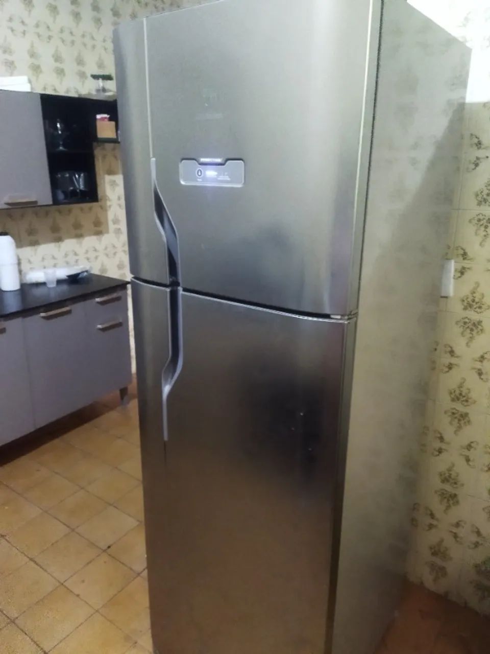 Geladeira Eletrolux 371 litros