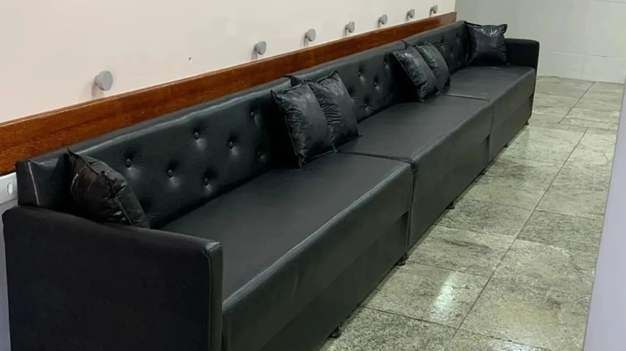 POLTRONA 3 LUGARES, Resistente em Corino para seu COMÉRCIO  - Foto 2