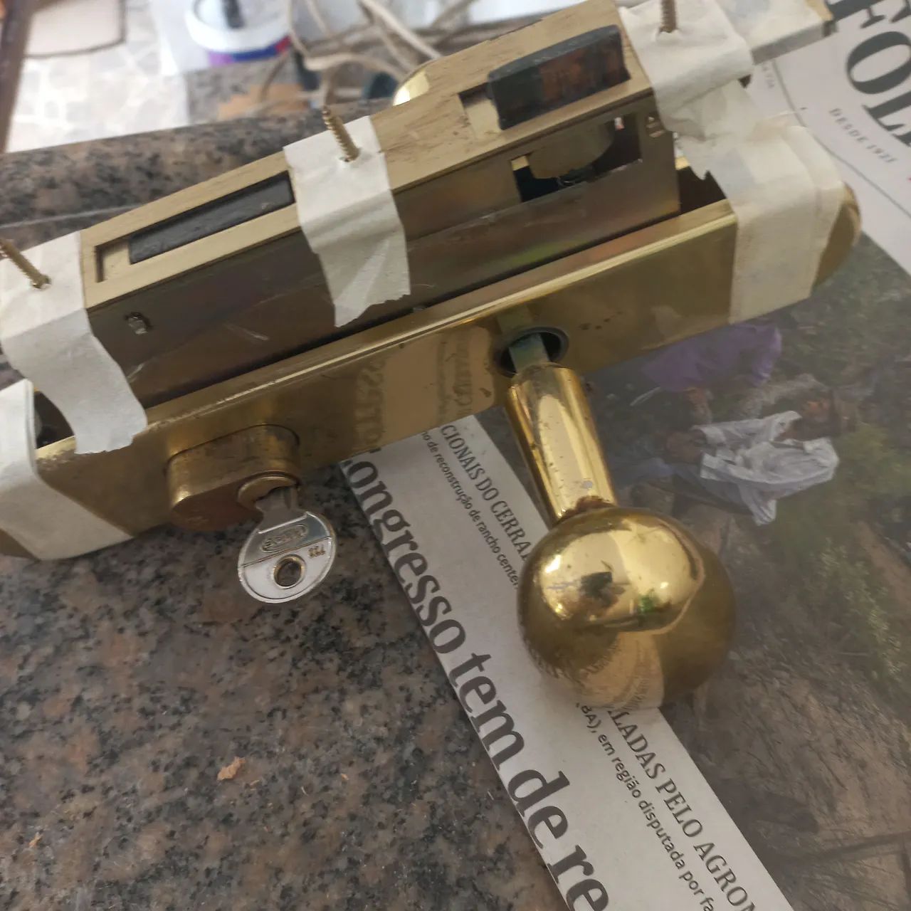 Fechadura de Segurança para Porta - dourada  com 2 chaves  - Foto 2