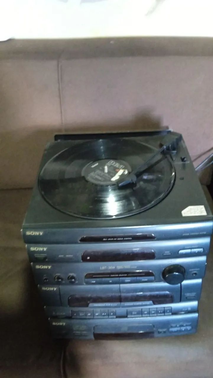 Toca Disco Sony LBT - 36W + Vídeo Cassete Sony CDP - M28 - Foto 2
