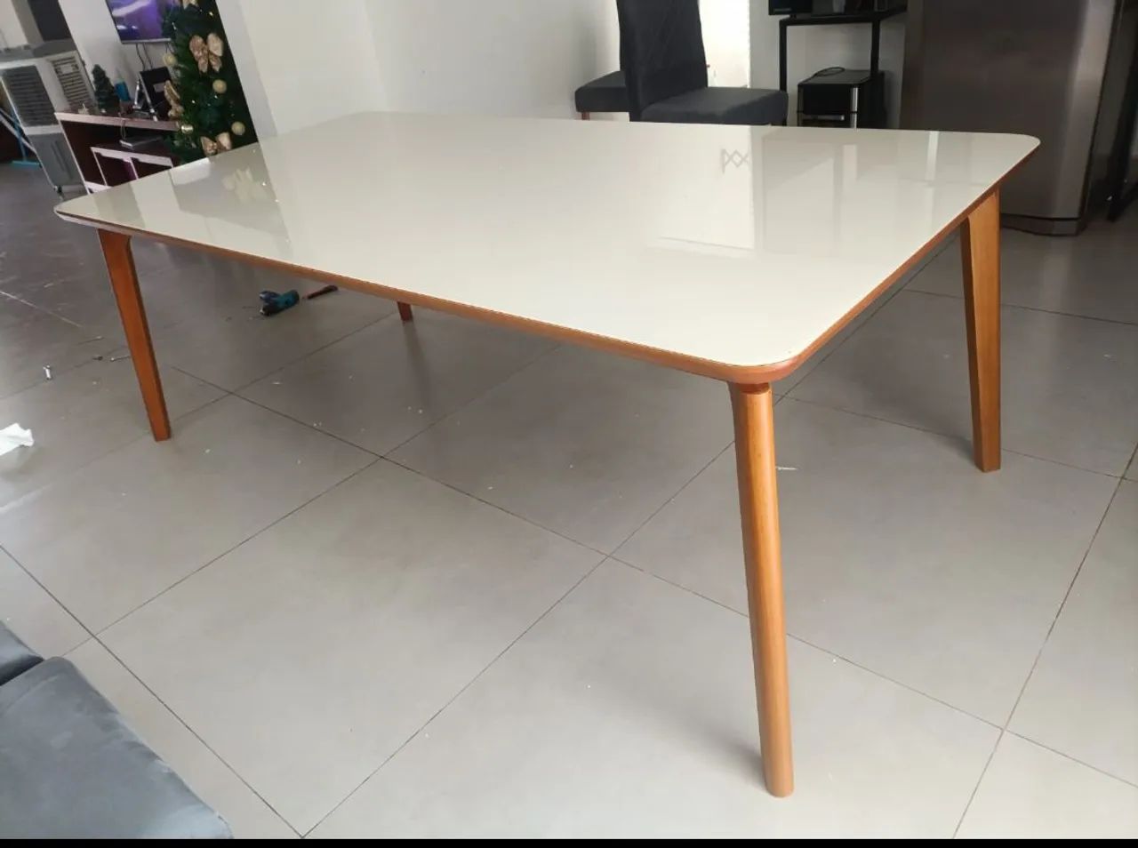 Mesa de jantar para 8 cadeira em madeira maciça ( somente a mesa ) 220x110 - Foto 3