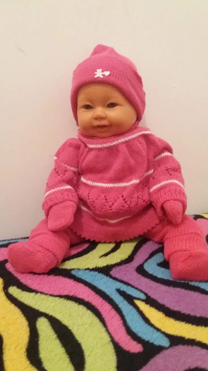 Boneca bebê com roupas cor de rosa - Foto 2