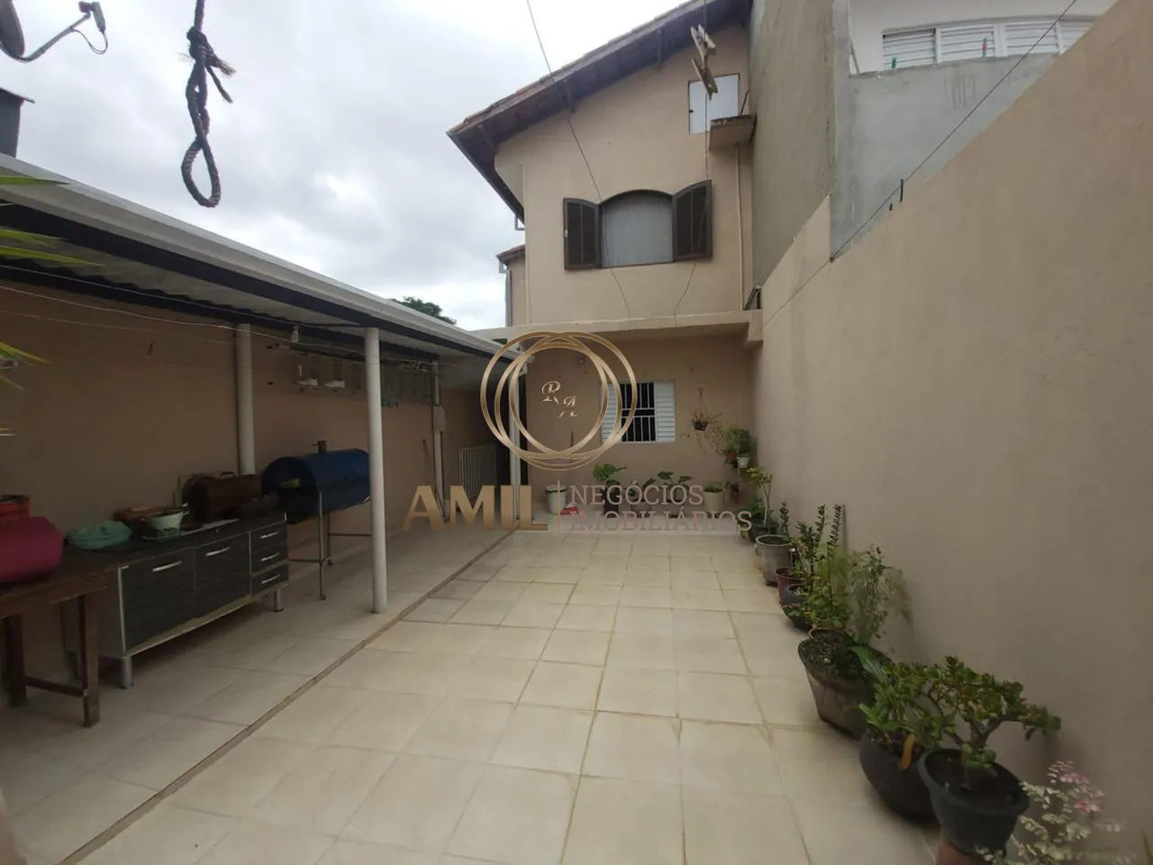 LT - Casa de 3 Quartos, com Edícula, 213m², no Jardim Portugal, Zona Sul de São José dos C