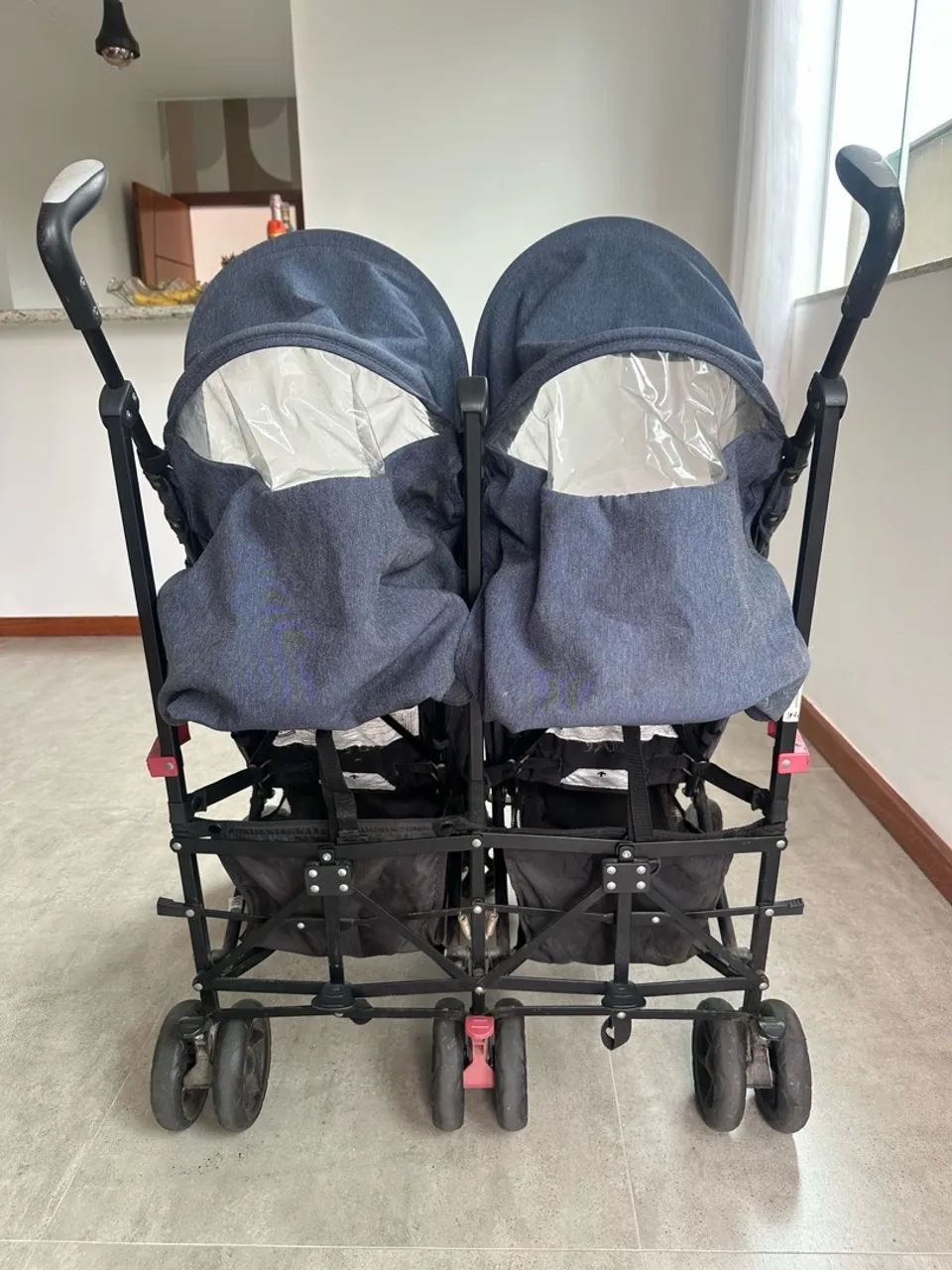 Carrinho de Bebê Duplo Fisher Price - Foto 2