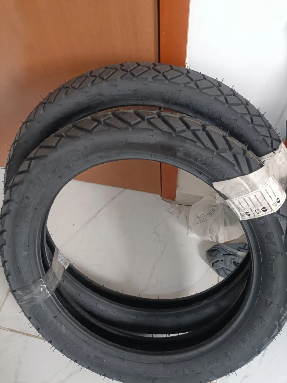 Pneus novos XRE 300